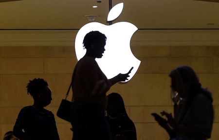 Apple dépasse les attentes au 1er trimestre grâce aux ventes d'iPhones