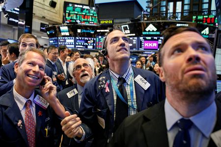 Wall Street : Wall Street termine en légère hausse avec Meta, malgré le mur de la dette
