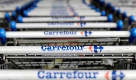 Carrefour-Des actionnaires font inscrire un point sur le climat à l'ordre du jour de l'AG