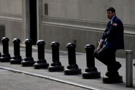 Wall Street : Wall St clôture en baisse avant l'audition de Powell