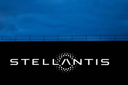 Stellantis investit 10 milliards d'euros pour s'approvisionner en semi-conducteurs