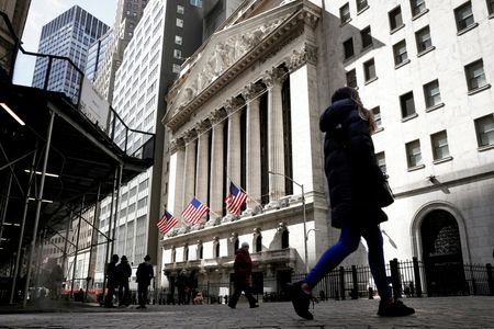 Wall Street : Wall Street termine en baisse, les craintes sur les taux persistent