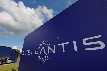 Stellantis voit des voitures thermiques sur la route jusqu'en 2050