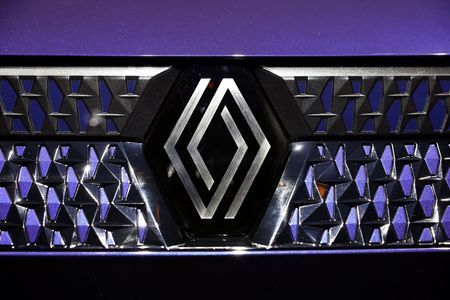 Renault espère une décision sur un partenaire de la Twingo d'ici début 2024, selon des sources