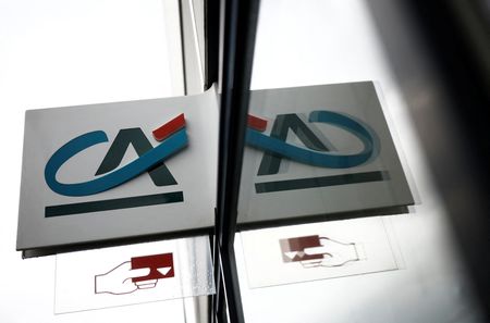Crédit Agricole dépasse les attentes sur son bénéfice au T4 et augmente son dividende
