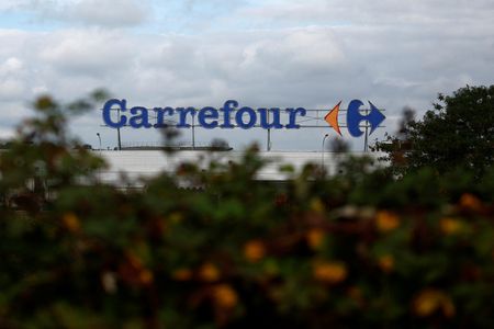Carrefour, confiant pour 2024, envisage de nouveaux rachats d'actions