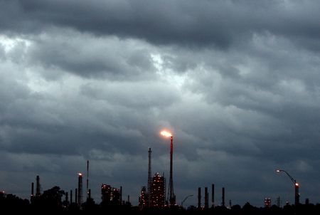 Chevron et ExxonMobil en difficultés au T1 avec la baisse des prix du gaz