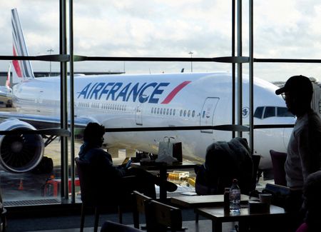 Air France-KLM anticipe cet été une baisse des ventes liée aux JO