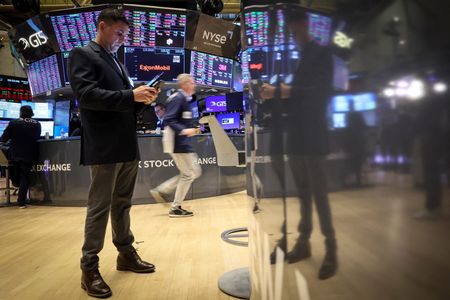 Wall Street : Wall Street en ordre dispersé, les investisseurs se détournent des 