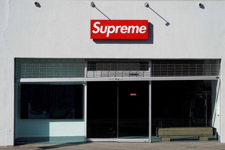 Essilorluxottica signe un accord de ,5 md pour acquérir la marque Supreme