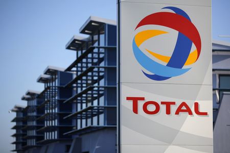 TotalEnergies-Gaz et marges de raffinage pèsent, la demande reste faible