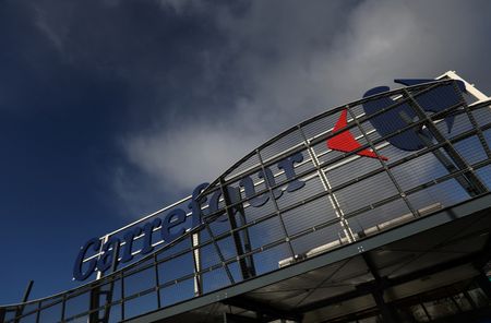 Carrefour s'implante en Inde avec Apparel Group