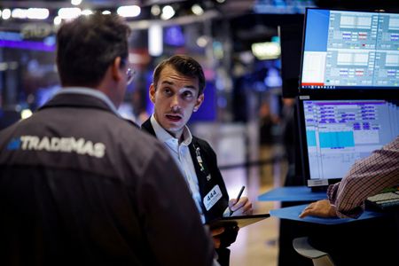 Wall Street : Wall Street ouvre incertaine avant une semaine chargée