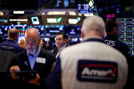 Wall Street : Wall Street termine en ordre dispersé, le Nasdaq à la peine