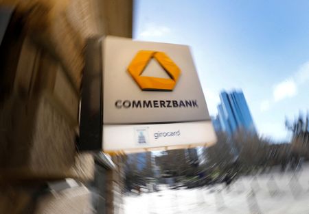 Marché : UniCredit veut demander l'accord de la BCE pour monter jusqu'à 30% de Commerzbank, rapporte