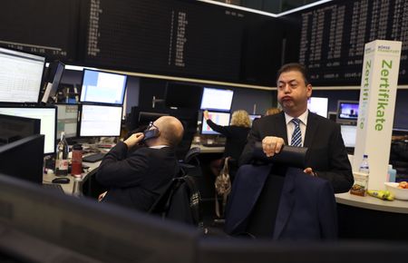 Marché : L'Europe clôture en baisse, les marchés retiennent leur souffle avant la Fed