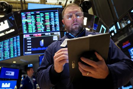 Wall Street : Wall Street ouvre en repli, sans nouvelles données après la Fed