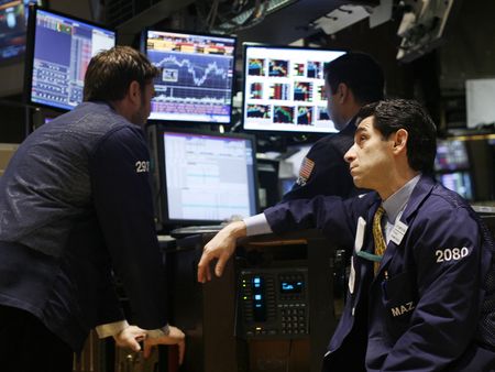 Wall Street : Wall Street ouvre mitigée, les investisseurs évaluent la trajectoire économique US