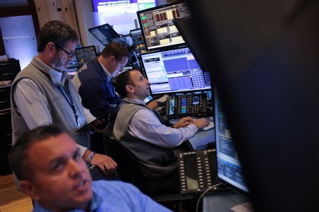 Wall Street : Wall Street termine en hausse, record de clôture pour le S&P 500