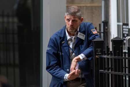 Wall Street : Wall Street ouvre en baisse, la géopolitique et la grève des dockers pèsent