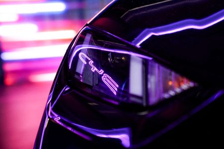 Marché : A Paris, constructeurs automobiles chinois et européens se livrent un face-à-face