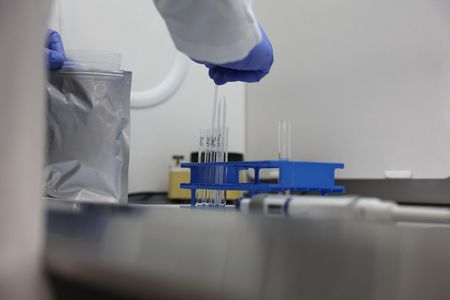 BioMérieux revoit à la hausse ses objectifs annuels, croissance des ventes au T3