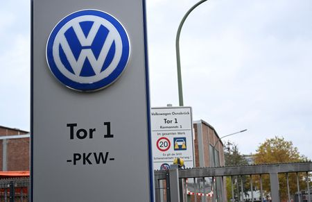 Volkswagen-Le bénéfice d'exploitation recule de 42% au T3, restructuration en vue