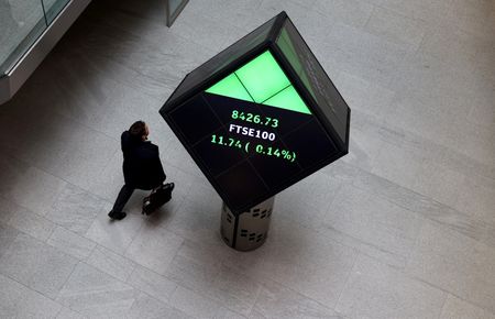 Marché : Wall Street devrait consolider à l'ouverture, l'Europe voit rouge