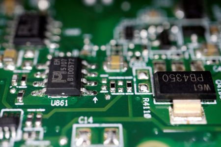 Soitec: Baisse du CA de 15% au 1er semestre 2024-2025, conforme aux attentes