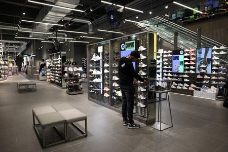 Marché : JD Sports plus prudent sur sa prévision de bénéfice annuel avec la faible demande