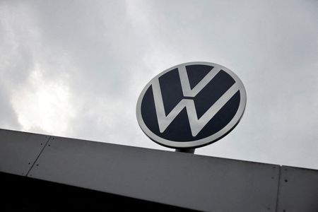 Volkswagen rejette les propositions syndicales, les débrayages menacent