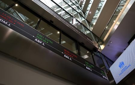 Europe : L'Europe dans le vert en attendant des indicateurs, Powell et de la censure en France