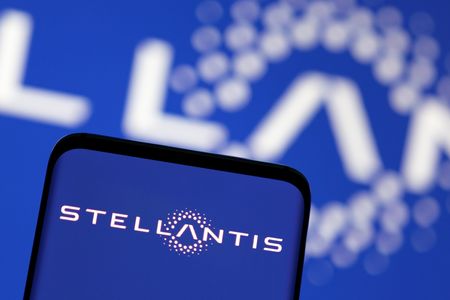 Stellantis s'attend à un rebond significatif en 2025-DirFin