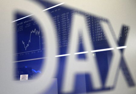 Europe : L'Europe dans le rouge, prudence avant des rendez-vous monétaires