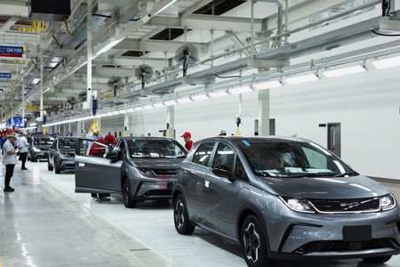 Marché : Chine: Les ventes de voitures électriques et hybrides atteignent un record en 2024