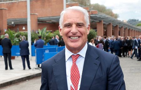Le DG d'UniCredit attend une décision de Crédit Agricole sur l'accord avec Amundi d'ici le mois de m