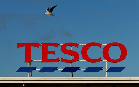 Marché : Tesco va supprimer 400 postes dans ses magasins et son siège social