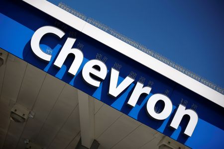 Chevron fait moins bien que prévu au T4, perte dans le raffinage