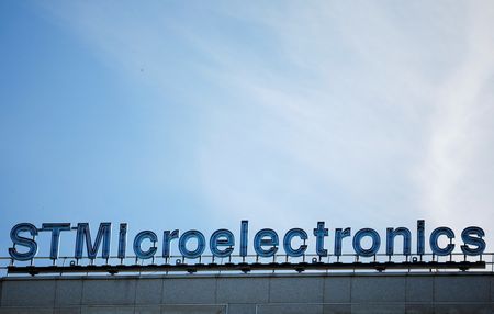 STMicro pourrait supprimer jusqu'à 3.000 emplois en France et en Italie-Bloomberg News