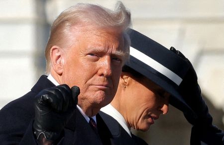 Marché : Trump dit que les Américains pourraient pâtir d'une guerre commerciale liée aux tarifs doua