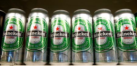 Heineken: Le bénéfice annuel dépasse les attentes, rachat d'actions de €1,5 md