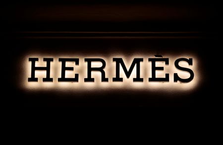 Hermès: Bond des ventes de fin d'année, confirme son objectif de CA