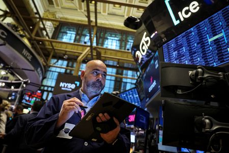 Wall Street : Wall Street ouvre en repli, les menaces douanières pèsent