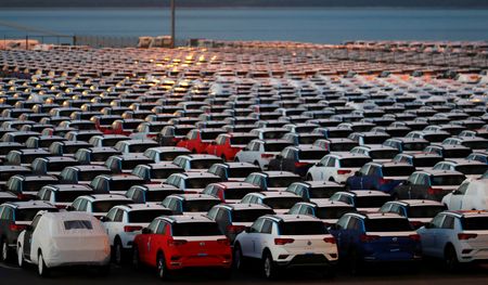 Marché : Automobile: L'UE veut donner trois ans aux constructeurs pour atteindre leurs objectifs de 