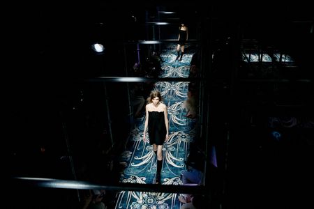 Marché : Prada en passe de prendre une décision sur le rachat de Versace - source