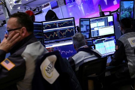 Wall Street : Wall Street finit en hausse dans un contexte volatil, la Fed rassure