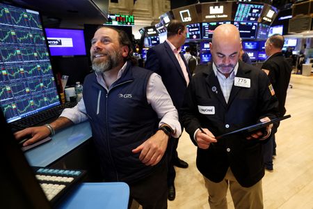Wall Street : Wall Street ouvre dans le vert, Trump choisit la voie de l'apaisement
