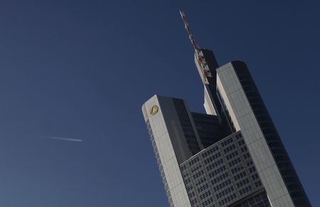 Marché : Commerzbank: lors de l'AG, dirigeants et salariés affichent leur union contre l'offre d'Uni
