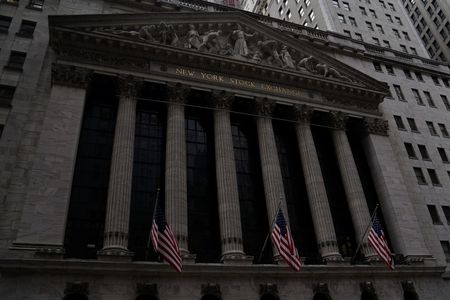 Wall Street : Wall Street ouvre dans le rouge avec l'incertitude sur les droits de douane