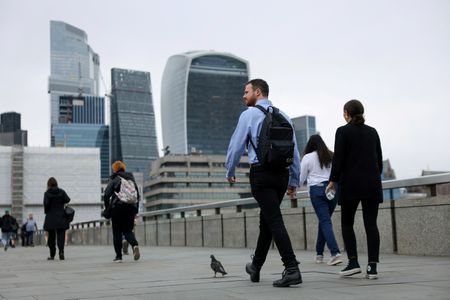 Marché : Grande-Bretagne: L'économie se contracte de 0,3% en avril, à un creux de près de deux ans